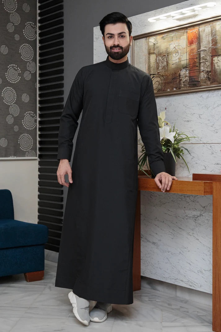 Elegant black Kuwaiti thobe with front pocket, tailored for men, showcasing premium fabric and refined craftsmanship. Competitors include Shukr and Sunnah Style.