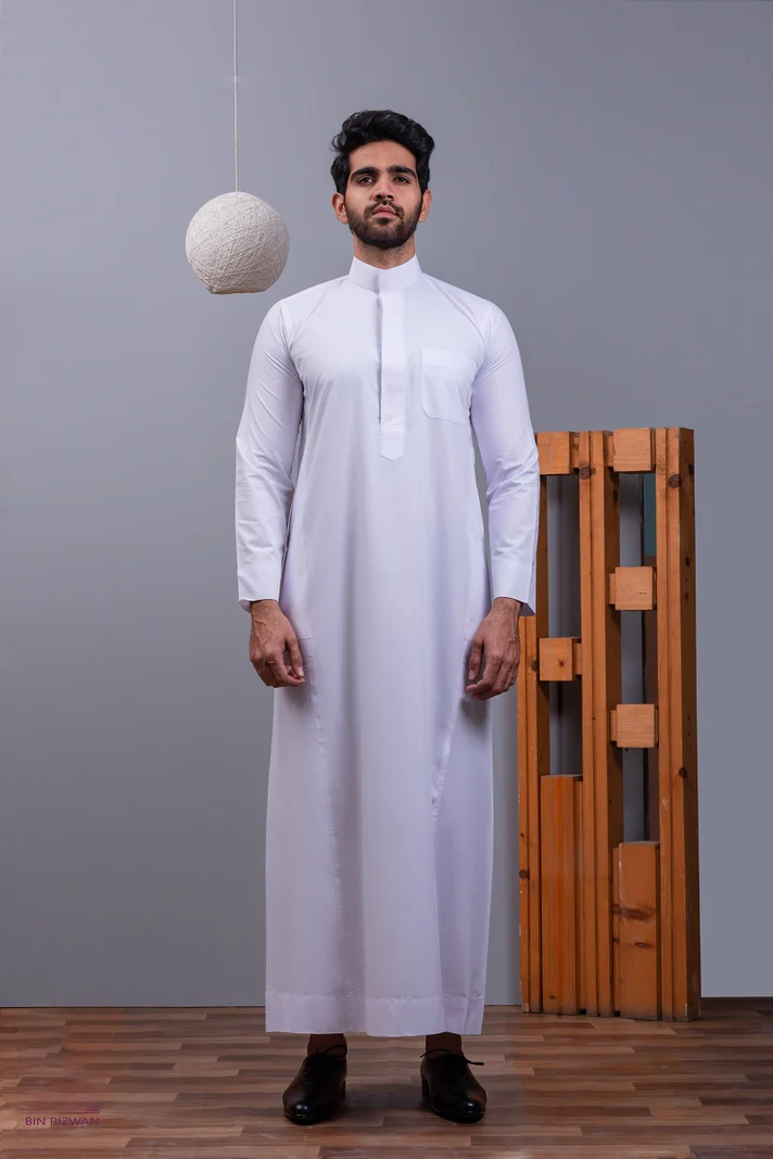 Elegant white Kuwaiti thobe with a front pocket, tailored for men, showcasing premium fabric and impeccable stitching. Competitors include Shukr and Sunnah Style.