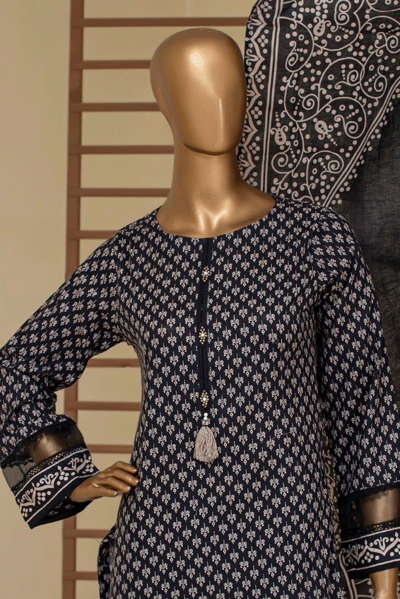 Back view of Aamsah's midnight black salwar suit, displaying detailed dupatta akin to designs by Anita Dongre